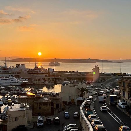 Seafront Apartment With Balcony Overlooking Marina غاينسييليم المظهر الخارجي الصورة