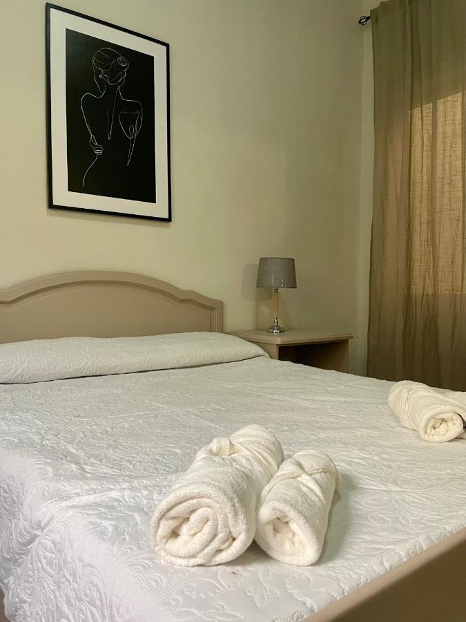 Seafront Apartment With Balcony Overlooking Marina غاينسييليم المظهر الخارجي الصورة