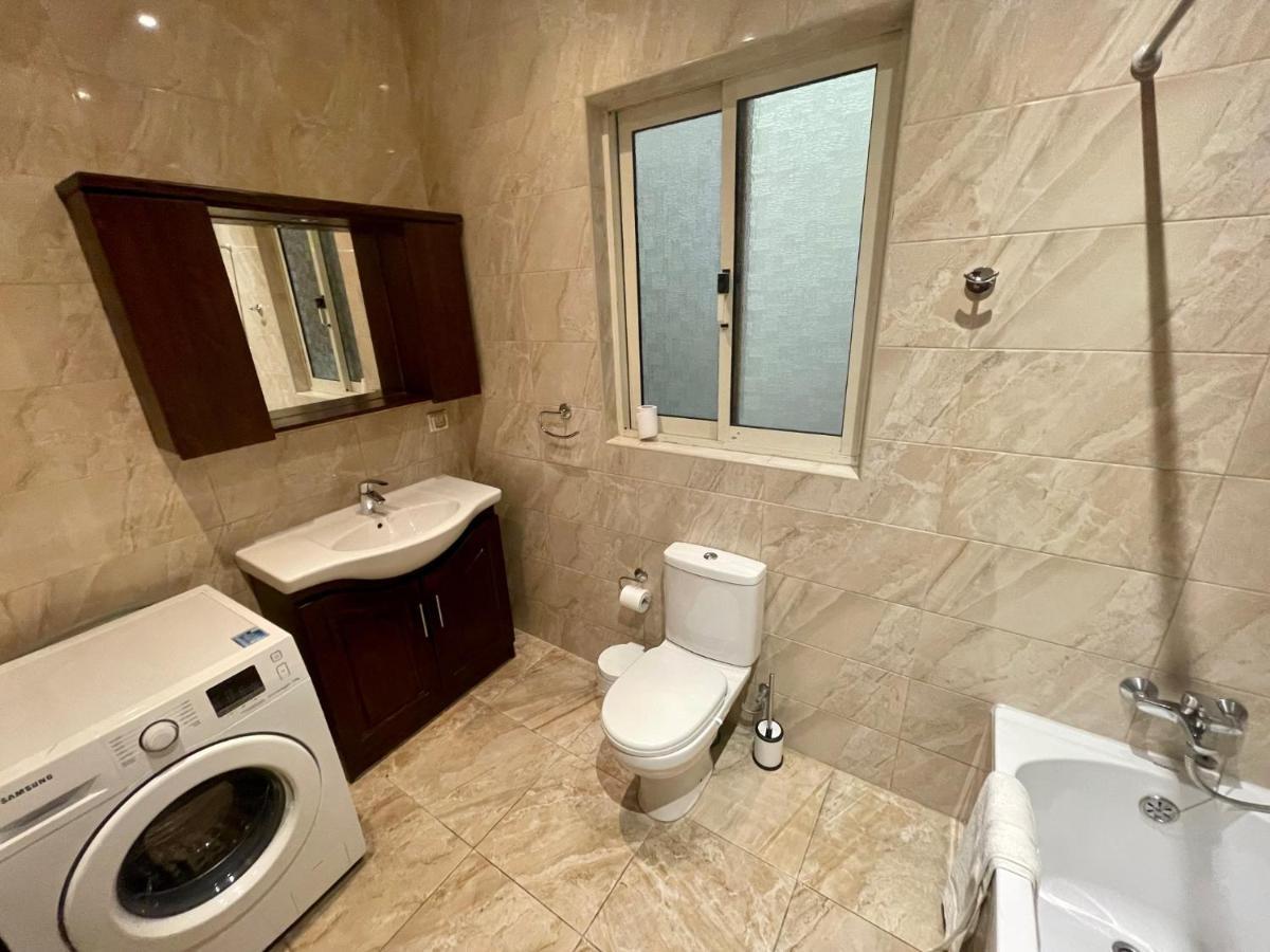 Seafront Apartment With Balcony Overlooking Marina غاينسييليم المظهر الخارجي الصورة