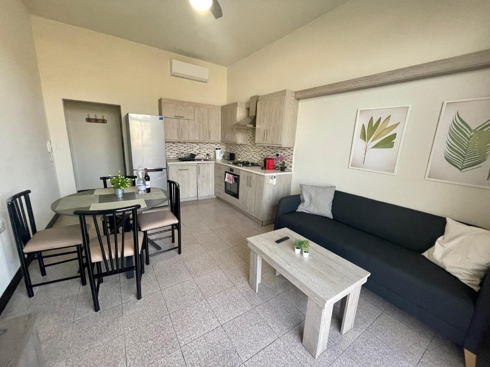 Seafront Apartment With Balcony Overlooking Marina غاينسييليم المظهر الخارجي الصورة